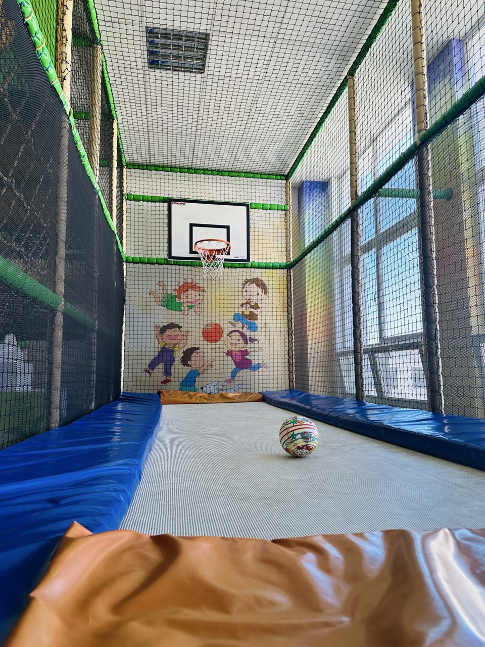 Trampolíny s bezpečnostným ohradením