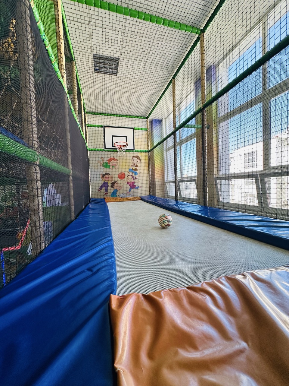 Trampolína s basketbalovým košom